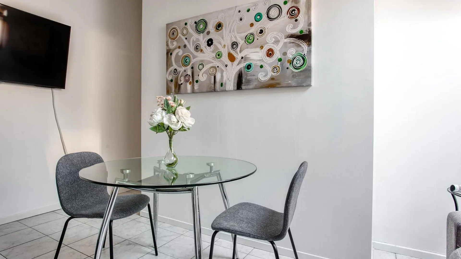 Cozy One Bedroom Apt Close 2 Public Transportation Milan