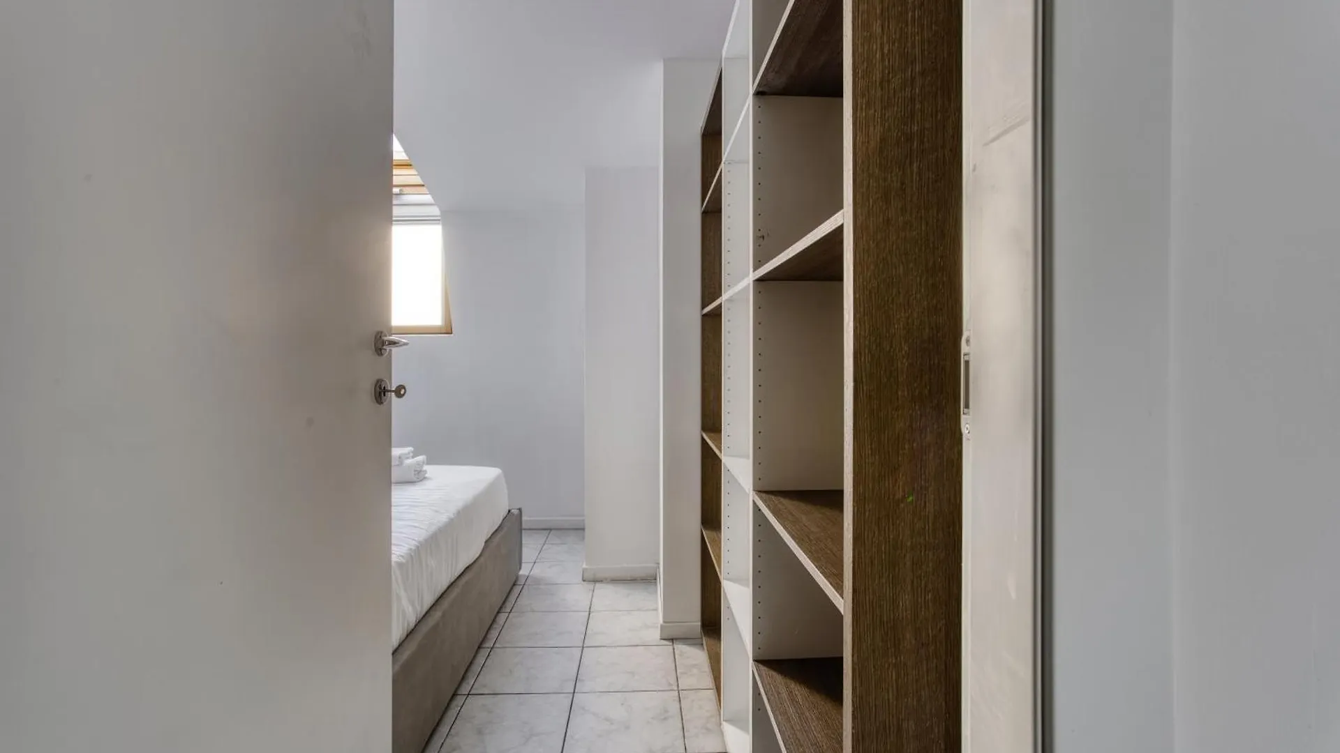 Apartment Cozy One Bedroom Apt Close 2 Public Transportation Milan Italy