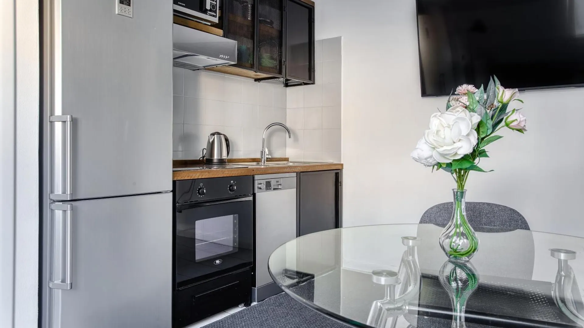 Apartment Cozy One Bedroom Apt Close 2 Public Transportation Milan