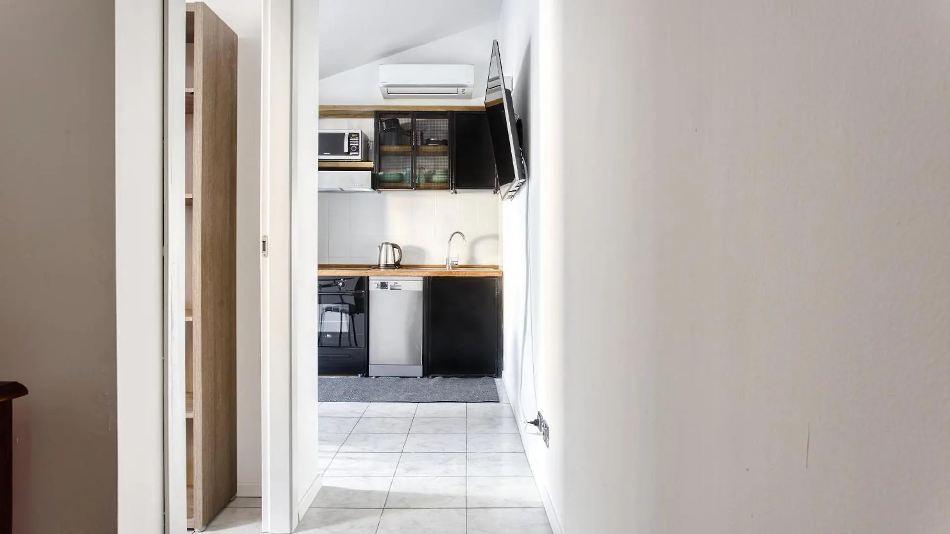 Apartment Cozy One Bedroom Apt Close 2 Public Transportation Milan