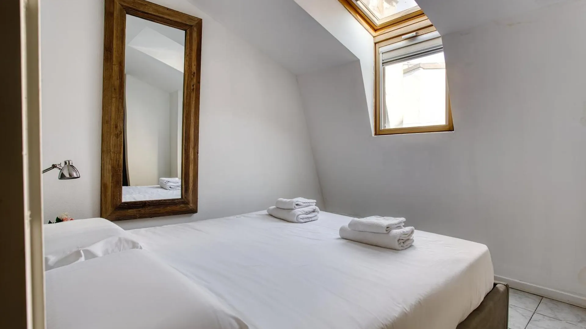 Cozy One Bedroom Apt Close 2 Public Transportation Milan Apartment
