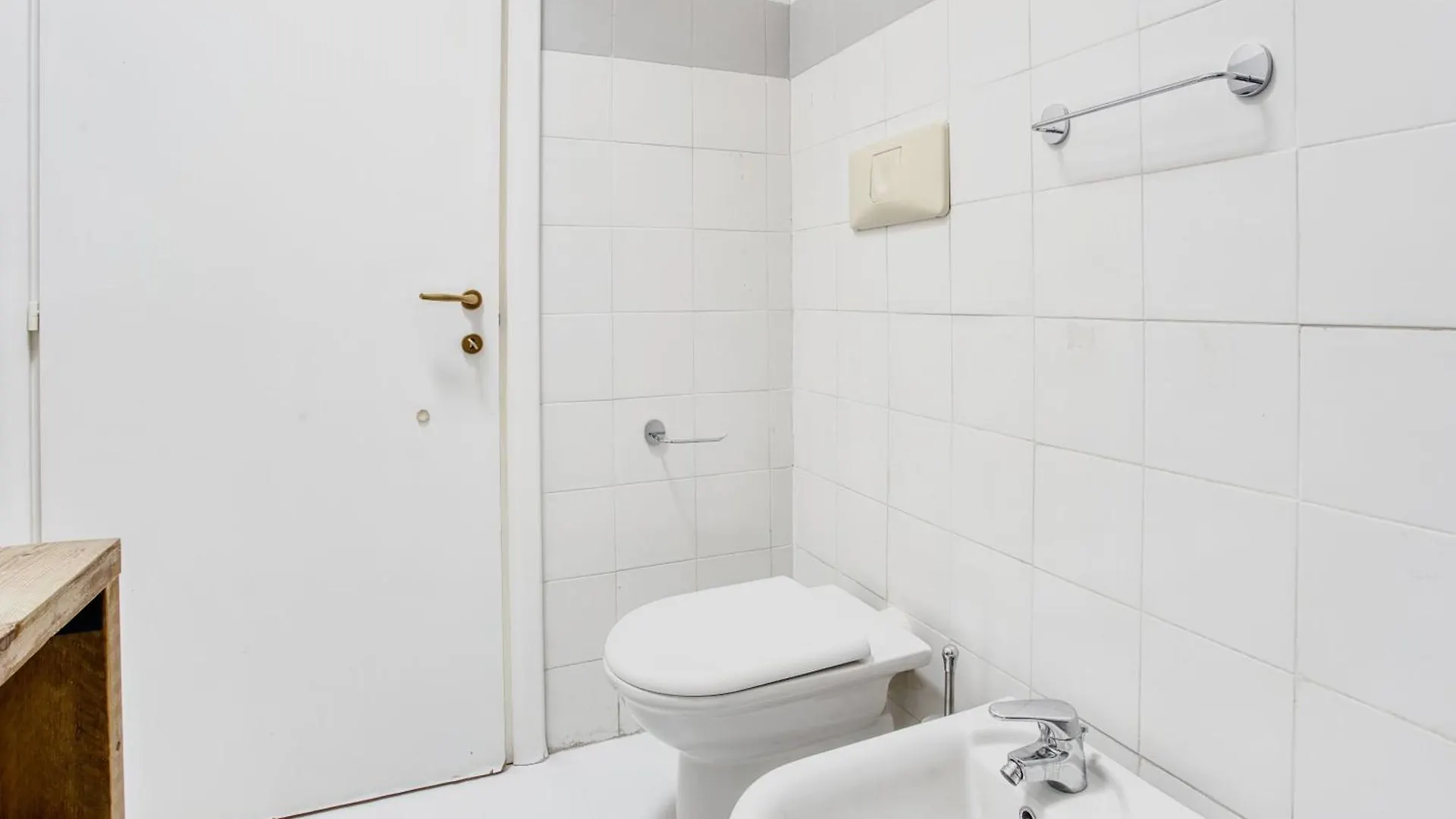 Cozy One Bedroom Apt Close 2 Public Transportation Milan