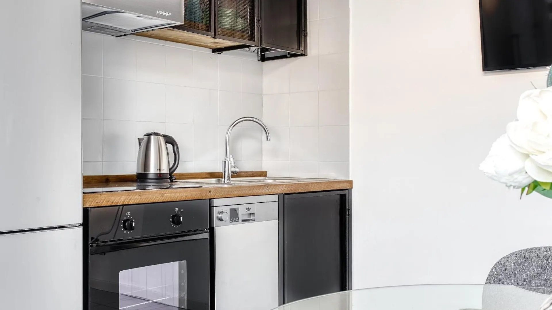 Apartment Cozy One Bedroom Apt Close 2 Public Transportation Milan