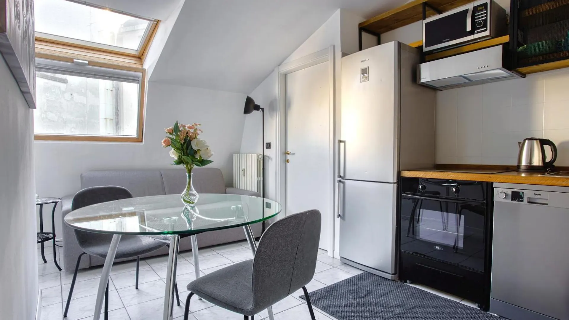 Cozy One Bedroom Apt Close 2 Public Transportation Milan