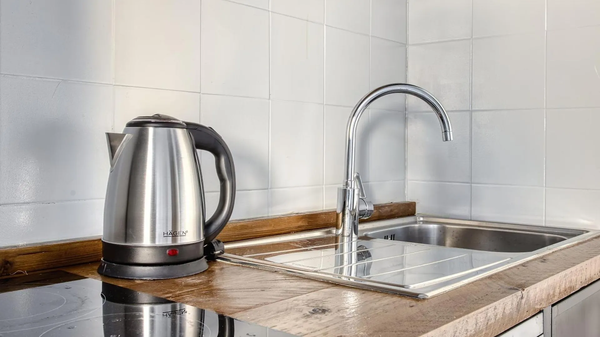 Cozy One Bedroom Apt Close 2 Public Transportation Milan Italy