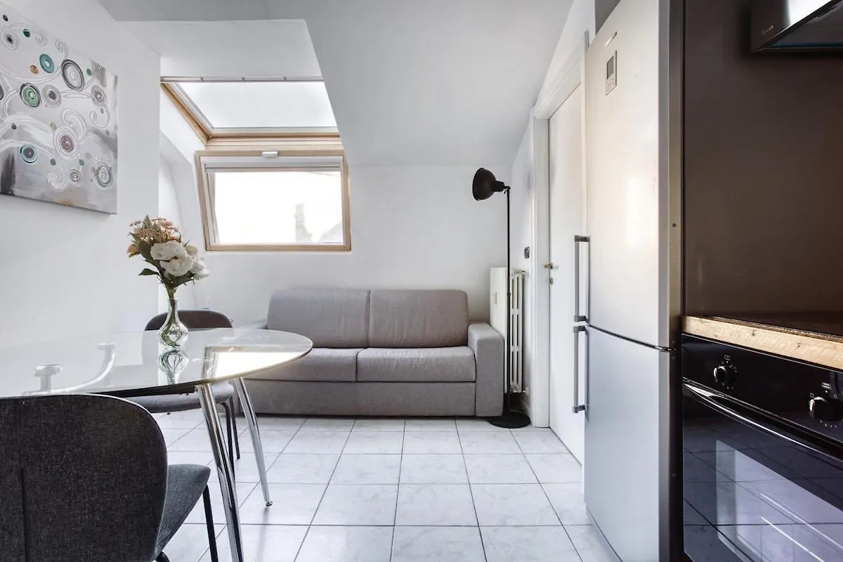 Cozy One Bedroom Apt Close 2 Public Transportation Milan Apartment